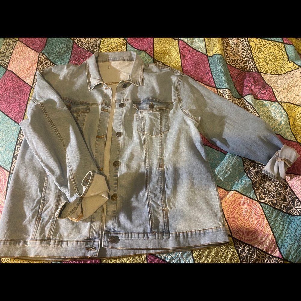 Light washed OVERSIZED denim jacket